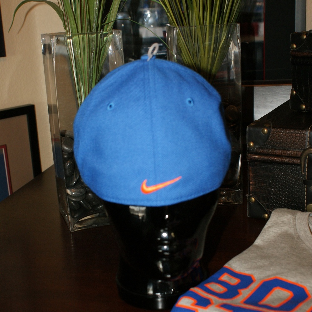 Nike Boise State Hat & T-shirt Bundle - Picture 3 of 6